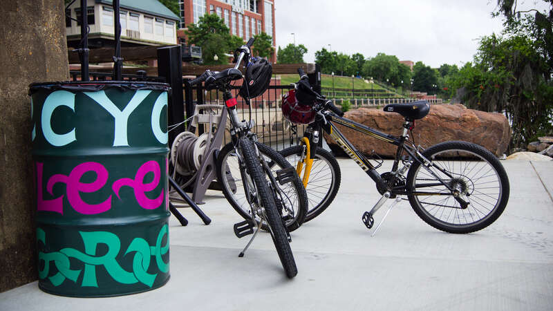 500px provided description: June 9, 2013 [#color ,#retro ,#urban ,#colorful ,#bikes ,#recycle]
