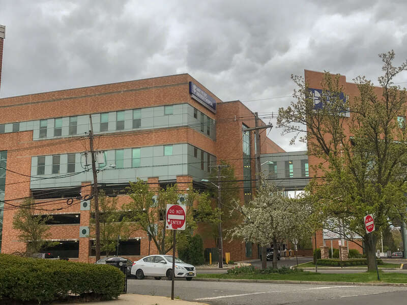 The CARES surgicenter with sky bridge at the Saint Peters University Hospital