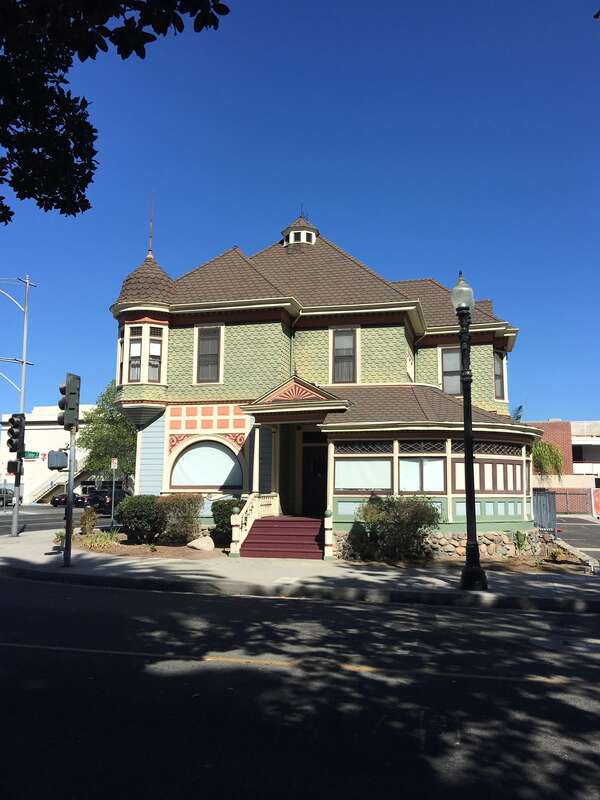 Santa Ana, Howe-Waffle House and Carriage House.