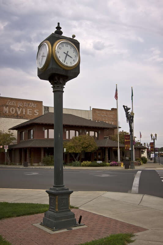 Street clock in Toppenish, WA