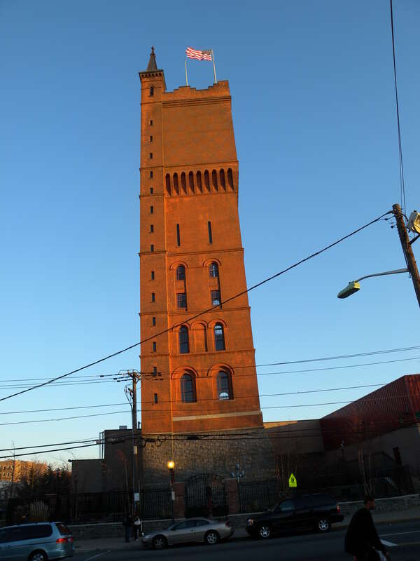 Photo of File:Weehawken Water Tower jeh.jpg but from further north.