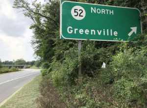 View south along Delaware State Route 100 and Delaware State Route 141 (Barley Mill Road/Centre Road) at the exit for Delaware State Route 52 NORTH (Greenville) in Greenville, New Castle County, Delaware
