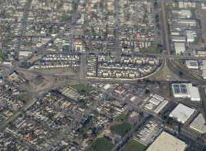 Aerial view of two railroad wyes in Newark, California in December 2018. The Coast Line runs left-to-right. At left, the former Dumbarton Cutoff splits and runs west to Redwood City. At right, a branch of the Niles Subdivision splits and runs east to