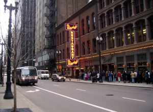 17 West Adams Street. No 27 to right is one of only two remaining cast-iron front buildings in Chicago.

Large  queue outside as it was its last week of opening. Good German-American fare.