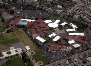 Chabot College; (Hayward, California); Ochoa Middle School (lower left) 

Viewpoint location: Flight 334 from Seattle/Tacoma, WA to Oakland, CA Alaska Airlines
Lat/Long:
Maps and aerial photos
Topographic map from TopoZone
USGS aerial image from MSR