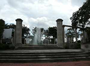 Pop's Fountain at NOLA City Park

(Not a "dog park")