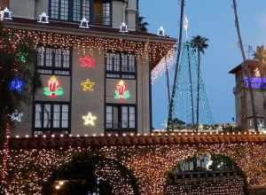 (1 in a multiple picture album)
Seen here is the south side of the hotel's west wing. Just enough lights are added to give it a Christmas Cheer look. The courtyard is to the right and the campanile is seen on the right edge of the picture.