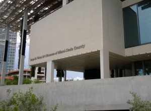 Front side sign on the en:Miami Art Museum.