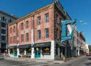 A west view of Sorry Charlie's Oyster Bar, Savannah, Georgia