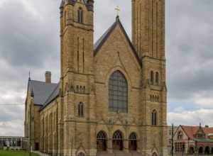 Oblique view of the National Register-listed St. Raphael Catholic Church, built between 1892 and 1898 in Springfield, Ohio.