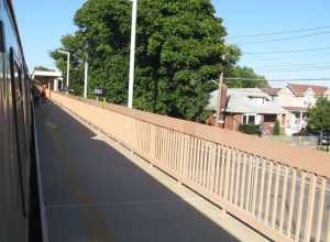 Looking east from northbound car at en:Jefferson Avenue (Staten Island Railway station) platform on a sunny afternoon