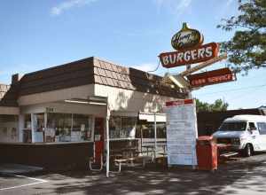 The Hungry Onion (1962) in Meridian, Idaho, features the Big Hungry Burger.