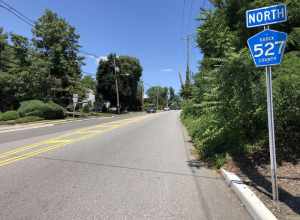 View north along Essex County Route 527 (East Cedar Street) just north of Essex County Route 508 (Northfield Road) in Livingston Township, Essex County, New Jersey