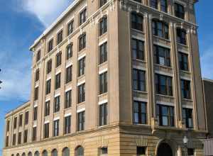 Registered Historic Places in Stark County, Ohio. 

Alliance Bank Building, 502 E. Main St., Alliance, Ohio, USA. Photographed 2008-08-25 from the southwest corner of Main St. and Freedom Ave.  
Camera location40° 55′ 17.79″ N, 81° 05′ 55.07″ W View