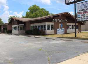 Blue Moon Antiques (former Western Sizzlin' restaurant building), Warner Robins, Houston County, Georgia