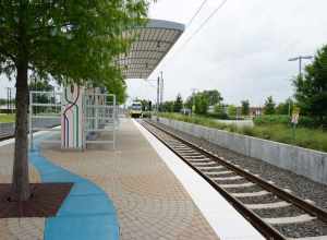 A DART Light Rail Blue Line train at Downtown Rowlett Station in Rowlett, Texas (United States).