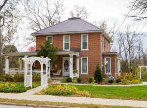 George W. and Mary J. (Maxwell) Robinson House