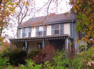 This is my 2008 photo of The Bird's Nest cottage in Newport, Rhode Island.