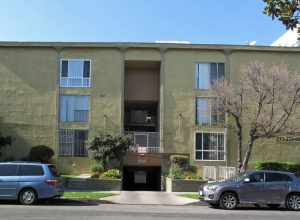 Apartment building at 125 S Mariposa Ave, Los Angeles