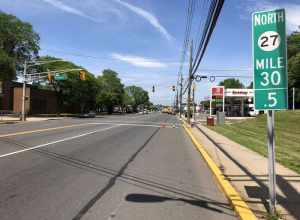 View north along New Jersey State Route 27 (Saint Georges Avenue) at Ainsworth Street in Linden, Union County, New Jersey