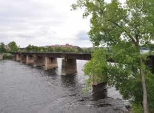 Bridge carrying the Connecticut River Line over the Connecticut River between Chicopee and Holyoke, Massachusetts