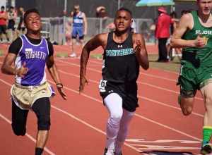 Julian Mares running a 100m