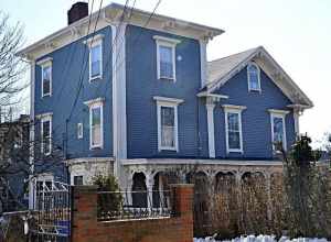 A photograph of the historic Alexander Foster House in Somerville, Massachusetts.