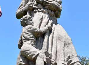 
National Society Daughters of the American Revolution commemorative statue (one of 12 in various United States locations)