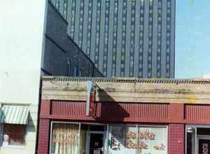 This restaurant was located at 605 Mesquite St. across the street from the Amusu Theater. 

The building is vacant today in 2011.