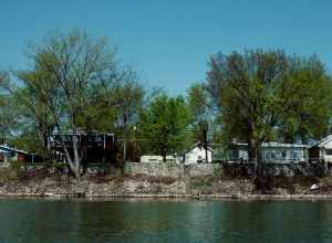 Looking ~WNW from Ohio River toward Indiana bank.
Photo 7 of 25-photo series of Ohio River mile 596 (right descending bank), taken from boat moving upstream (left to right).
.
Houses on Shore Acres Drive, Utica, Indiana.
.
Ohio River mile 596 (right